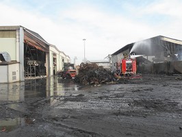 Incendio all'impianto hera di trattamento dei rifiuti a Modena